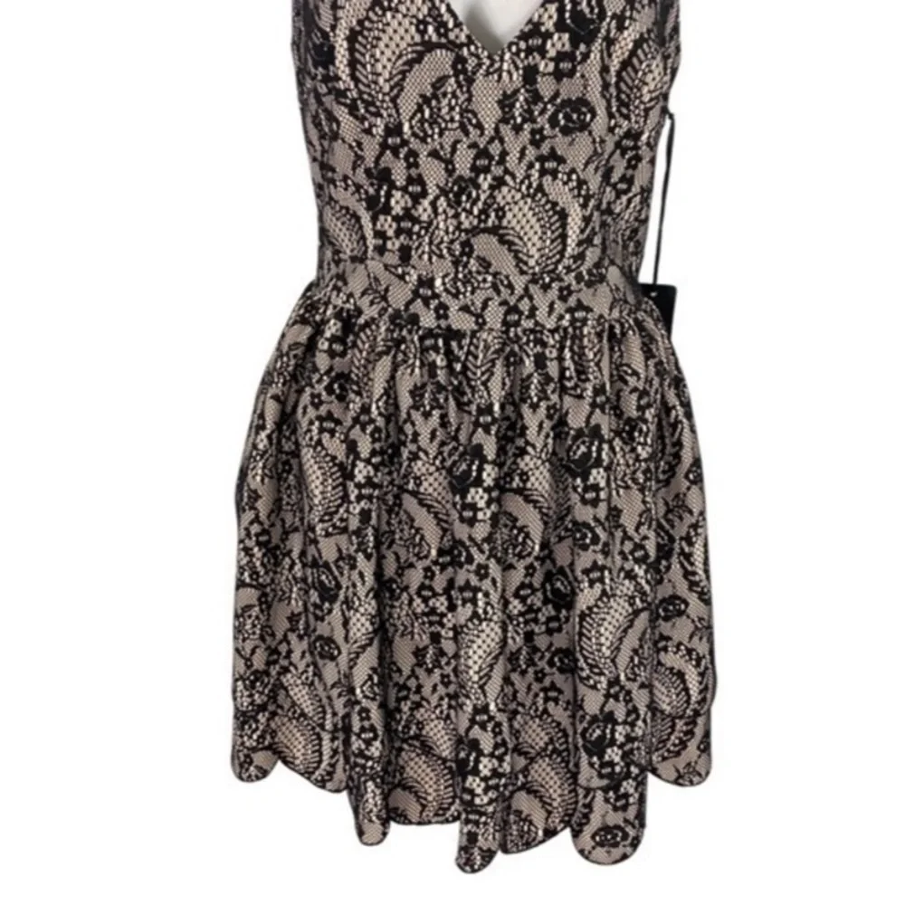 NWT Bebe bonded tiered black nude lace flare dress 8 MM30